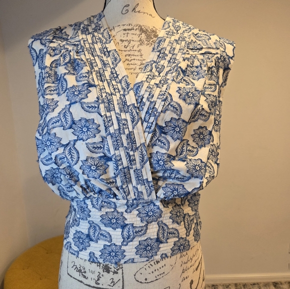 Anthropologie Blue and White Sleeveless Floral Blouse, Size S. - Picture 1 of 16